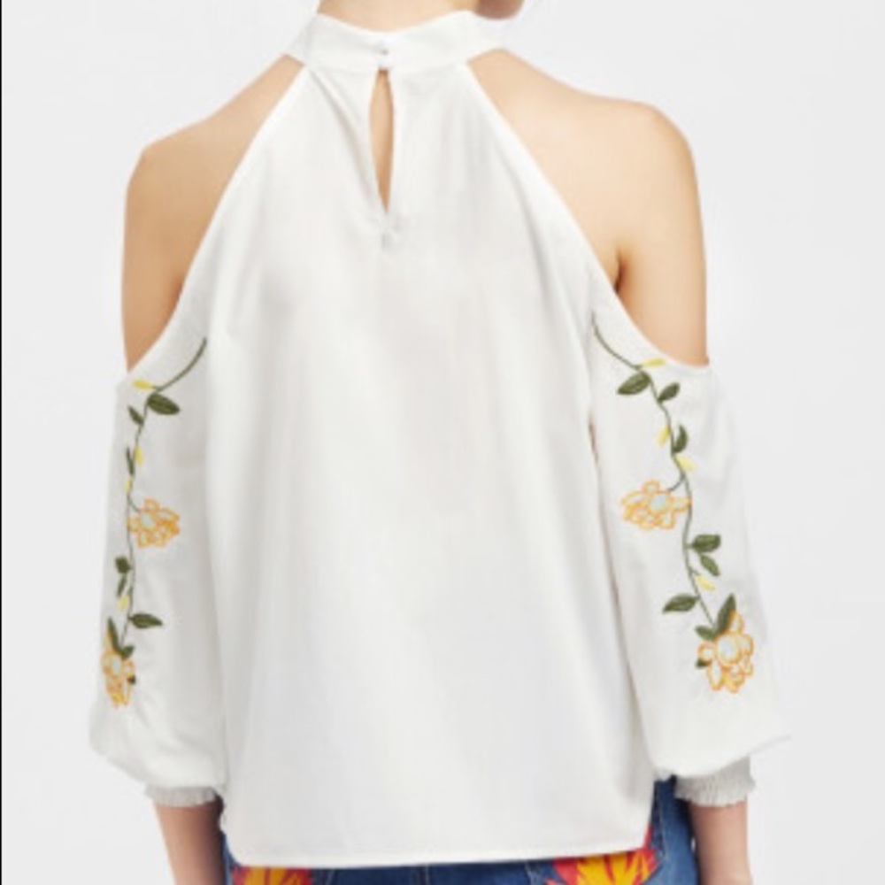🎉HP 🎁 Keyhole Open Shoulder Top - Picture 5 of 5